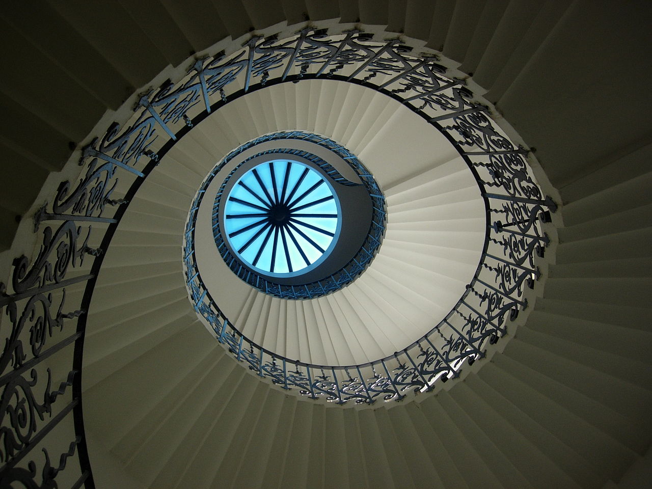 1280px-TulipStair_QueensHouse_Greenwich