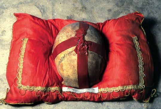 14_evreux-st-swithuns-skull-1